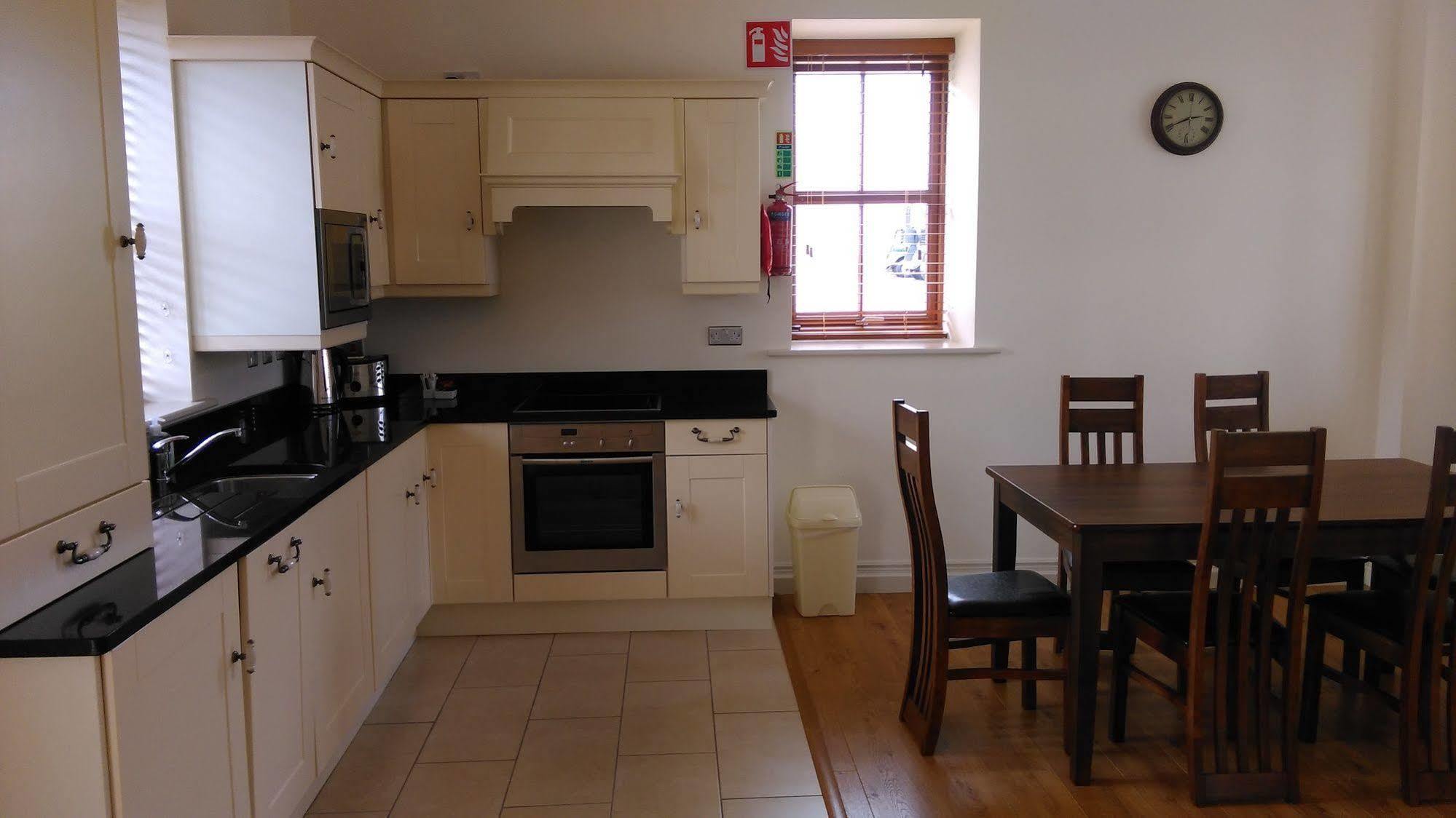 New Forest Estate Lodges Tyrrellspass Eksteriør bilde