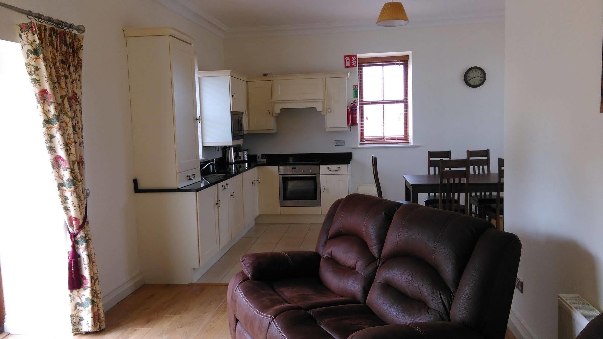 New Forest Estate Lodges Tyrrellspass Eksteriør bilde